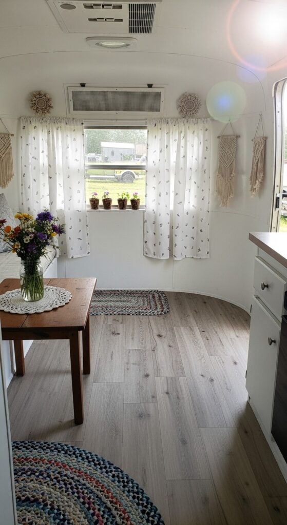 50 Trailer Decorating Ideas for Single Wide Living Rooms 49